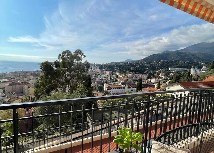 2 Pieces, Vue Panoramique מנטון